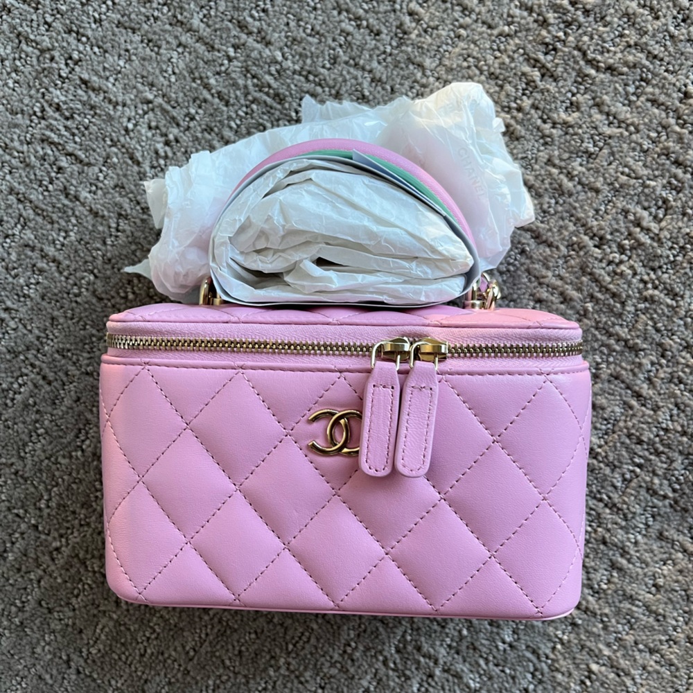 NWT Chanel Top Handle Vanity with Chain